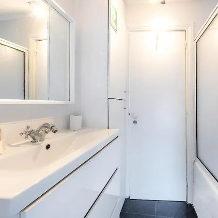 Apartamento Homely Loft On Principe Real With Stunning Views By Guestready